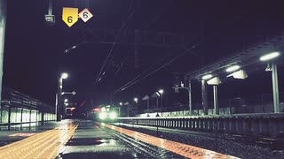 雨の夜の駅（ワンマン普通列車）