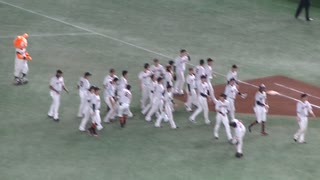 巨人選手たちが大喜び ブリンソンのサヨナラタイムリーで水かけまくり 【読売ジャイアンツ対 広島東洋カープ2023年5月13日】