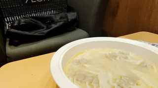 一回目チャレンジは玉砕　レンジ生ラーメン レンジは沸騰維持難しいから永遠に生茹でかもね