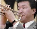 大野俊三は犬作の前で君をのせてを実行しました。