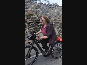 ホモと見るロードレースのコースに紛れ込んだババア