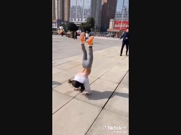 ホモと見る街中で丸見えになる幼女先輩