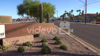 角尾直美　A roadside sign welcomes visitors to Tucson Arizona