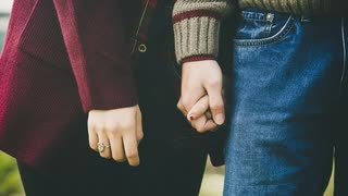 【女性向けボイス】自己肯定感の低い彼女を精一杯慰める彼氏【シチュエーションボイス/ENG SUB】