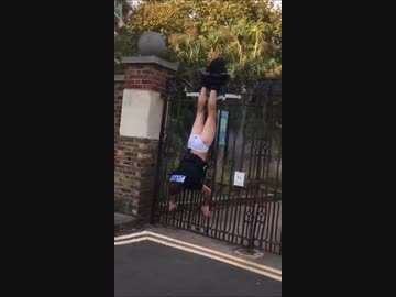 ホモと見る柵を乗り越えられなかった警官