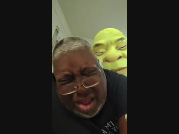 ホモと見るオッサンを後ろから抱きしめるシュレック