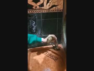 ホモと見る4545しないと水が出ない蛇口