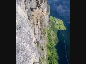 ホモと見るスイスにある足場が悪い登山道