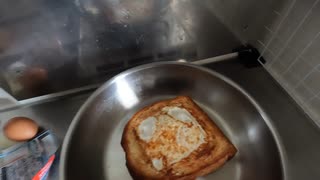 初めてのステンレスフライパンでくり抜き食パン