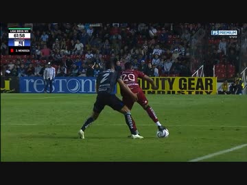 ホモと見る相手選手のけつあなをほじくってレッドカードを食らった男