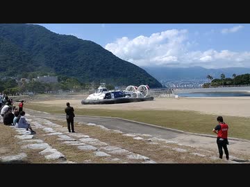 新型ホーバークラフト「Baien」田ノ浦ビーチから迫力満点の出発シーン