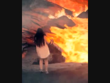 ホモと見る足を滑らせてマグマに落ちる女