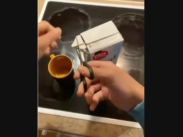 女vs牛乳パック