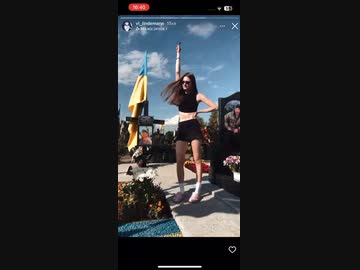 ホモと見るウクライナ兵の墓の前で踊って警官に拘束された女