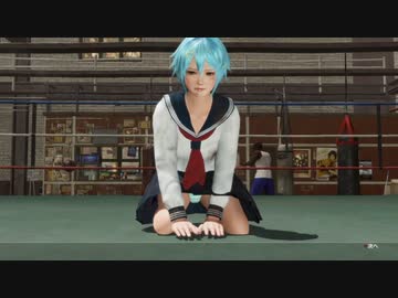 サンドバックにされるニコ（制服）