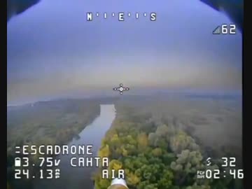 ホモと見るロシア軍ボートに突っ込むRPG弾頭自爆ドローン