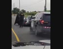 レッカーされるバットマンの車