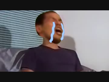 インタビュー中にイタズラされる先輩