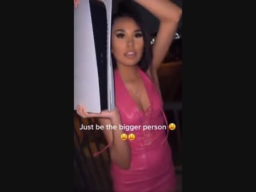 ホモと見るベランダからプレステ５を投げ捨てる女