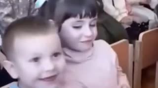 ホモと見る同級生を誘惑するロシアのメスガキ