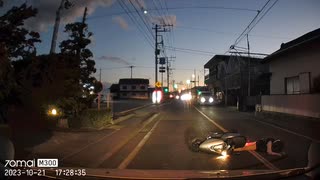 ホモと見るローソンから飛び出して事故る女