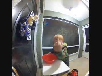 ホモと見るハロウィンのお菓子を独り占めするクソガキ