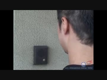 インターホン越しに二人組のオカマに襲撃されるおじさん