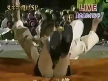 ネプ投げ 観客席にいた1部の人達にはアナルも見えた Tバック 尻 ケツ パンツ パンチラ リョナ系