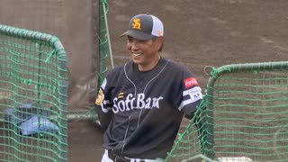 ホークス小久保監督打撃練習で熱投　川瀬選手のバットへし折る　秋季キャンプ最後の追い込み