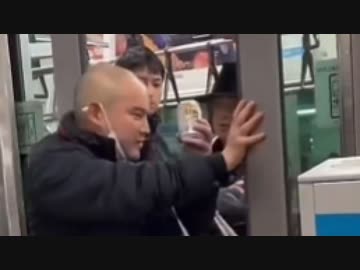 ホモと見る電車の出発を遅らせる安酒モンスター