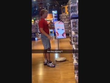 ホモと見る２次元嫁とショッピングを楽しむ海外の陰キャ