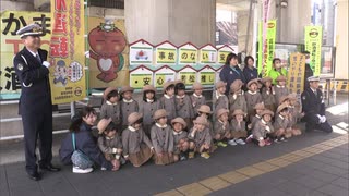 幼稚園児による交通安全祈願絵馬　飾りつけ