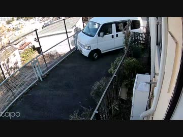 ホモと見る人の家の外壁と柵をぶっ壊すAmazon業者