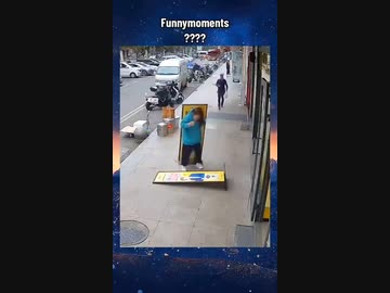 女vs２枚の看板