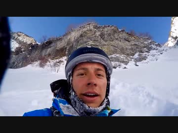 ホモと見る崖から落ちて生還したスキーヤー