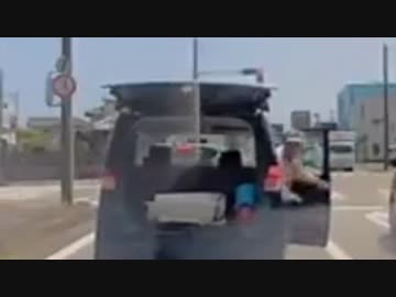 ホモと見る車から飛び出す高齢者