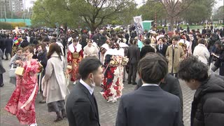 ド派手衣装で「ランウェイ」も　北九州市で二十歳の記念式典