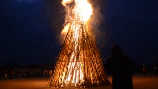 高木瀬地区で「ほんげんぎょう」　無病息災、１年の幸せ　炎に願う（2024年1月7日）