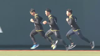 ホークスルーキーたちが始動！休憩なしで約2時間半にわたり基本メニューをこなす