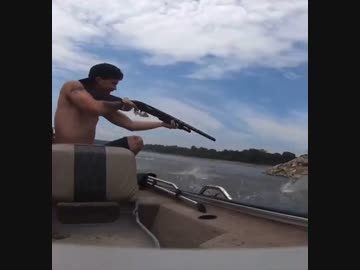 ホモと見るショットガンで魚を狩る陽キャ