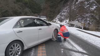 入試の集合時間も４時間遅れ、ＪＡＦの出動要請２００件超え…慣れぬ雪に影響広がる