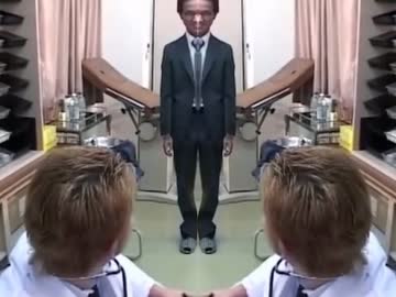 美しい姿勢で立つSNJ