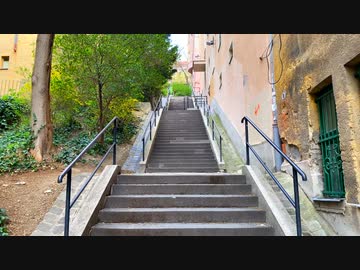 A stylish staircase that makes you want to climb for no apparent reason.【甲村京也】