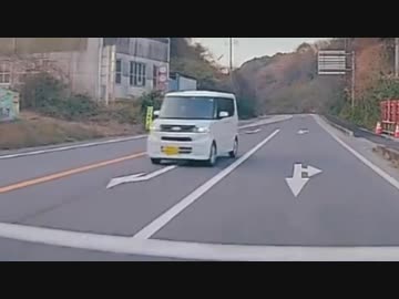 ホモと見る右折レーンを直進しそのまま逆走してしまう車