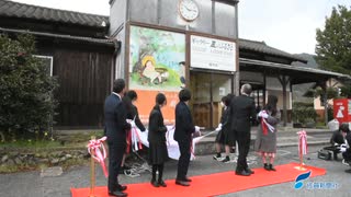 ＪＲ厳木駅舎にあるギャラリー「風のふるさと」の看板をリニューアル　厳木町出身の画家・中島潔さんの作品を厳木高美術部が模写（2024年3月21日）