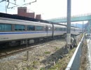 JR江原駅を発車する特急はまかぜ