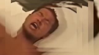 クゥーン…