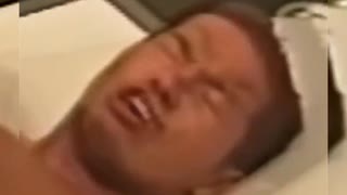 クゥーン…