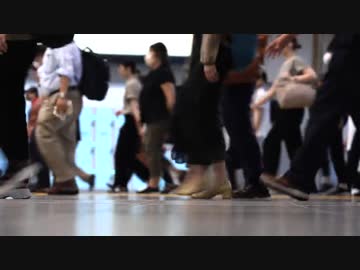 People commuting to work.【甲村京也】