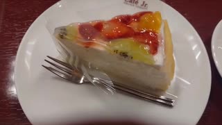 カフェjr.さんのフルーツミルクレープ